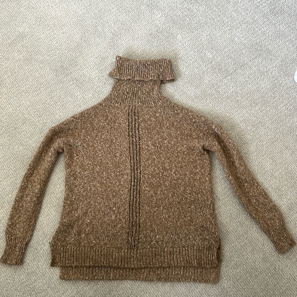 Women’s turtle neck sweater